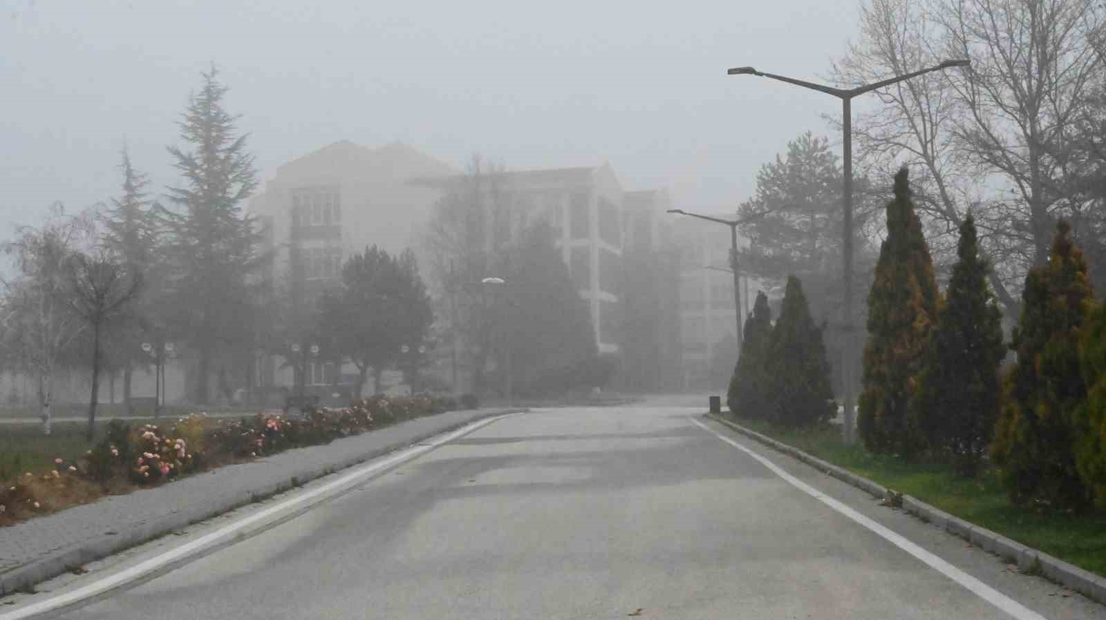 Eskişehirin yüksek kesimlerinde sis etkili oldu