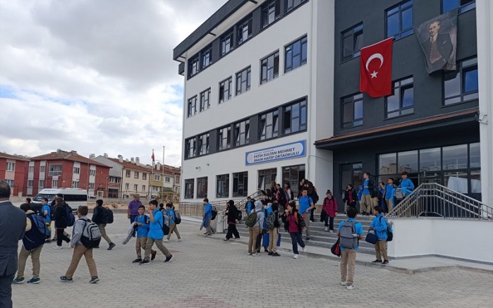 Fatih Sultan İmam Hatip Ortaokulu yeni binasında