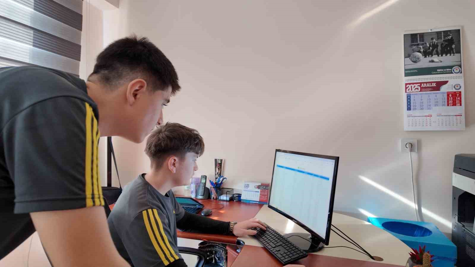 Gedizin genç yazılımcıları dışa bağımlılığa son veriyor