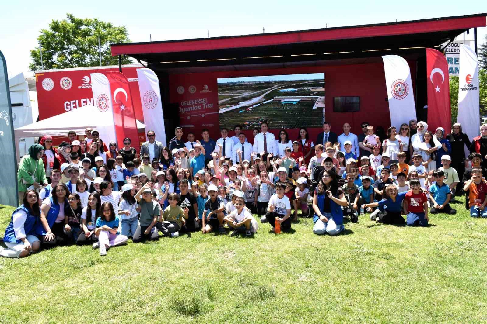 ‘Geleneksel Oyun Tırı Söğütte çocuklarla buluştu