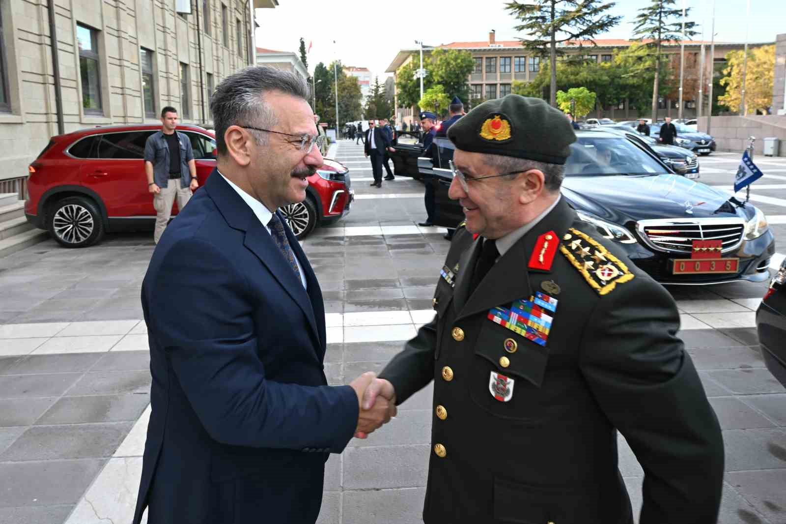 Genelkurmay Başkanı Vali Aksoy'u ziyaret etti