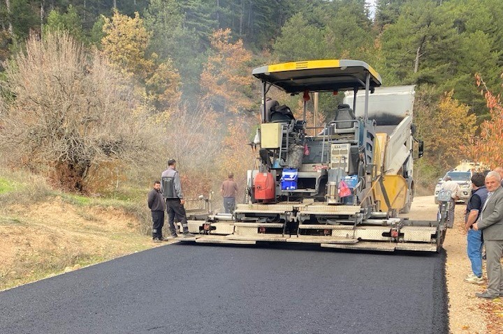 Köy yolları vatandaşların günlük yaşamında büyük önem taşıyor
