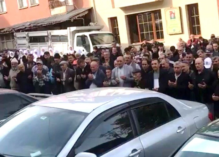 Hisarcıkta 24 kişilik umre kafilesi dualarla uğurlandı