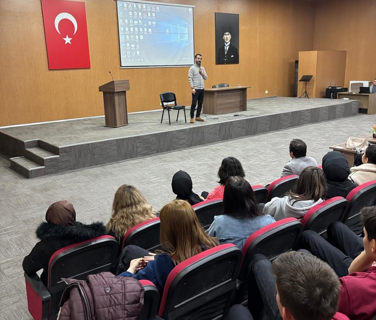 Hisarcıkta öğrencilere Sosyal Medya Bağımlılığı konulu konferans