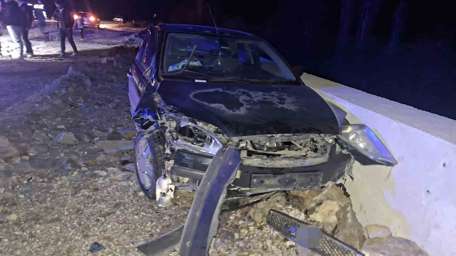 Hisarcıkta otomobil ile motosiklete çarpıştı: 2 yaralı