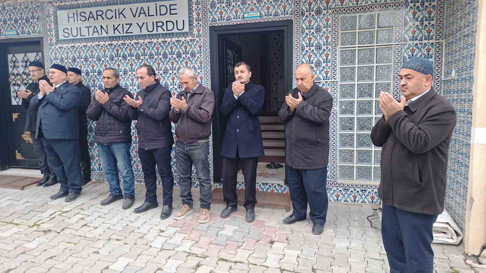 Hisarcıkta umre kafilesi dualarla uğurlandı