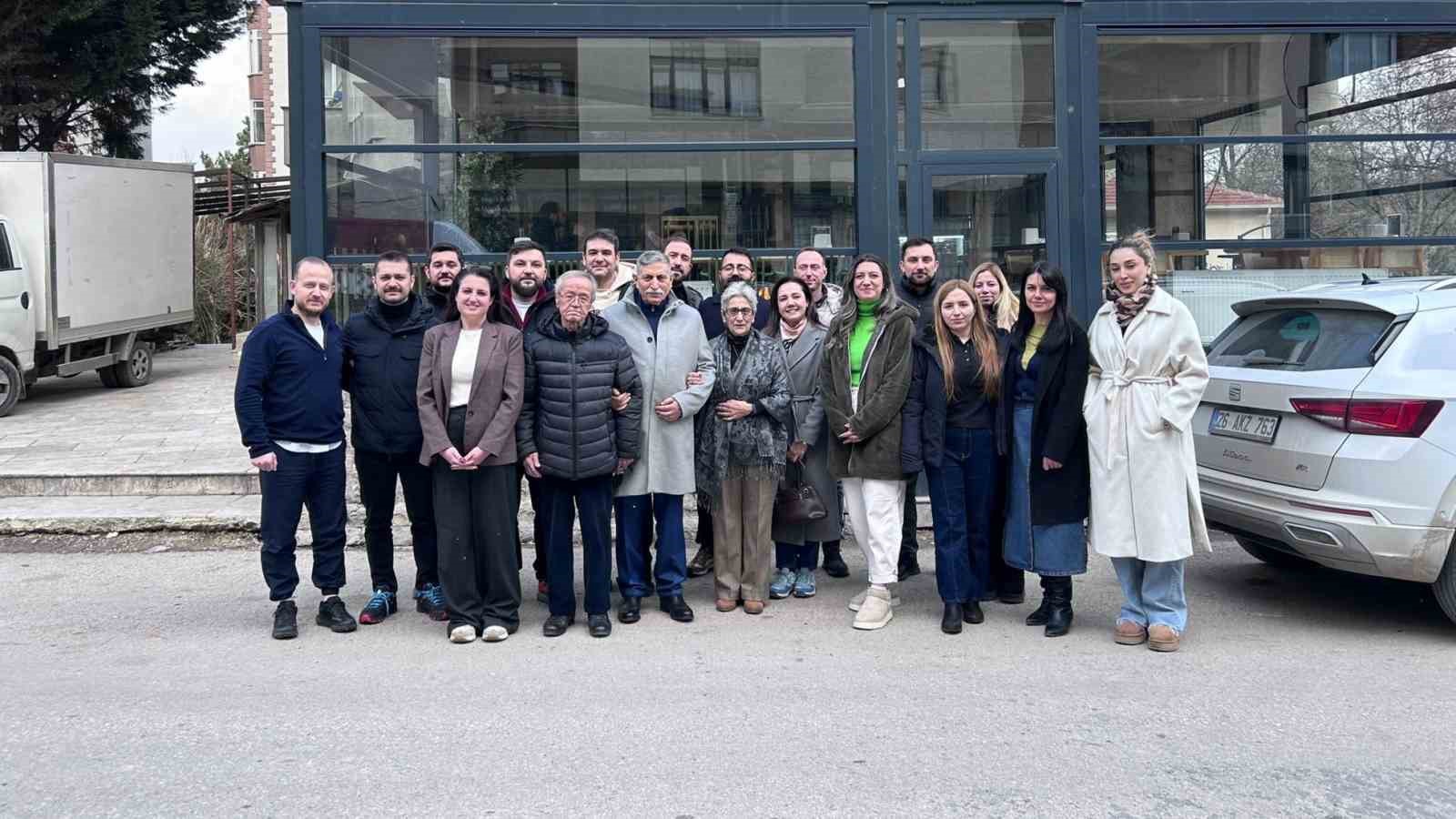 İlkokul arkadaşları 24 yıl sonra buluştu