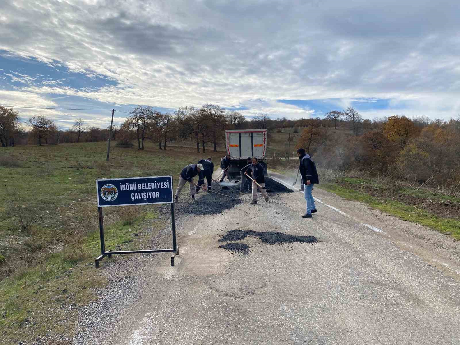 İnönüde asfalt onarım çalışmaları son sürat devam ediyor