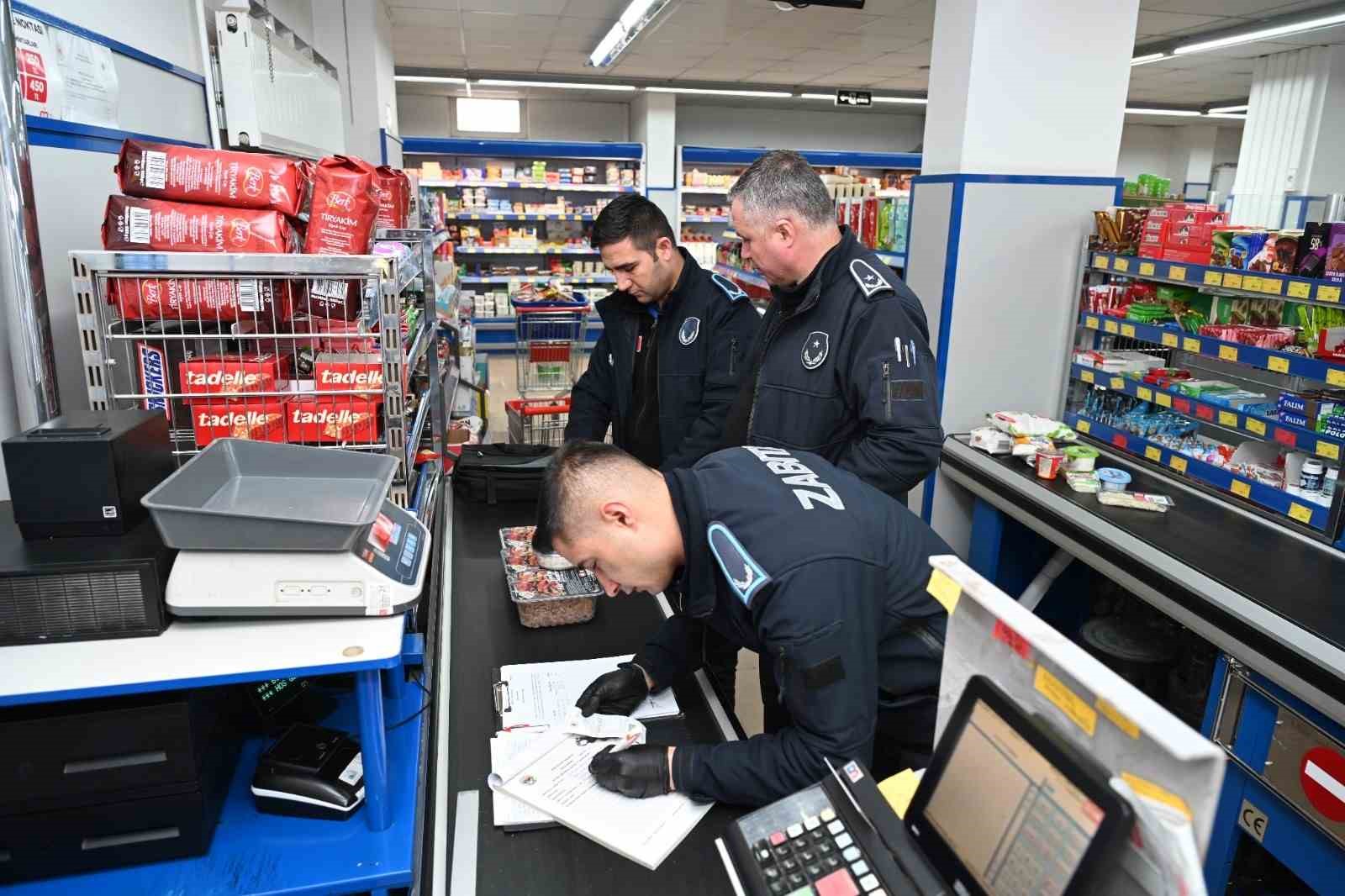 İnönüde kurallara uymayan zincir marketlere mühür vuruldu