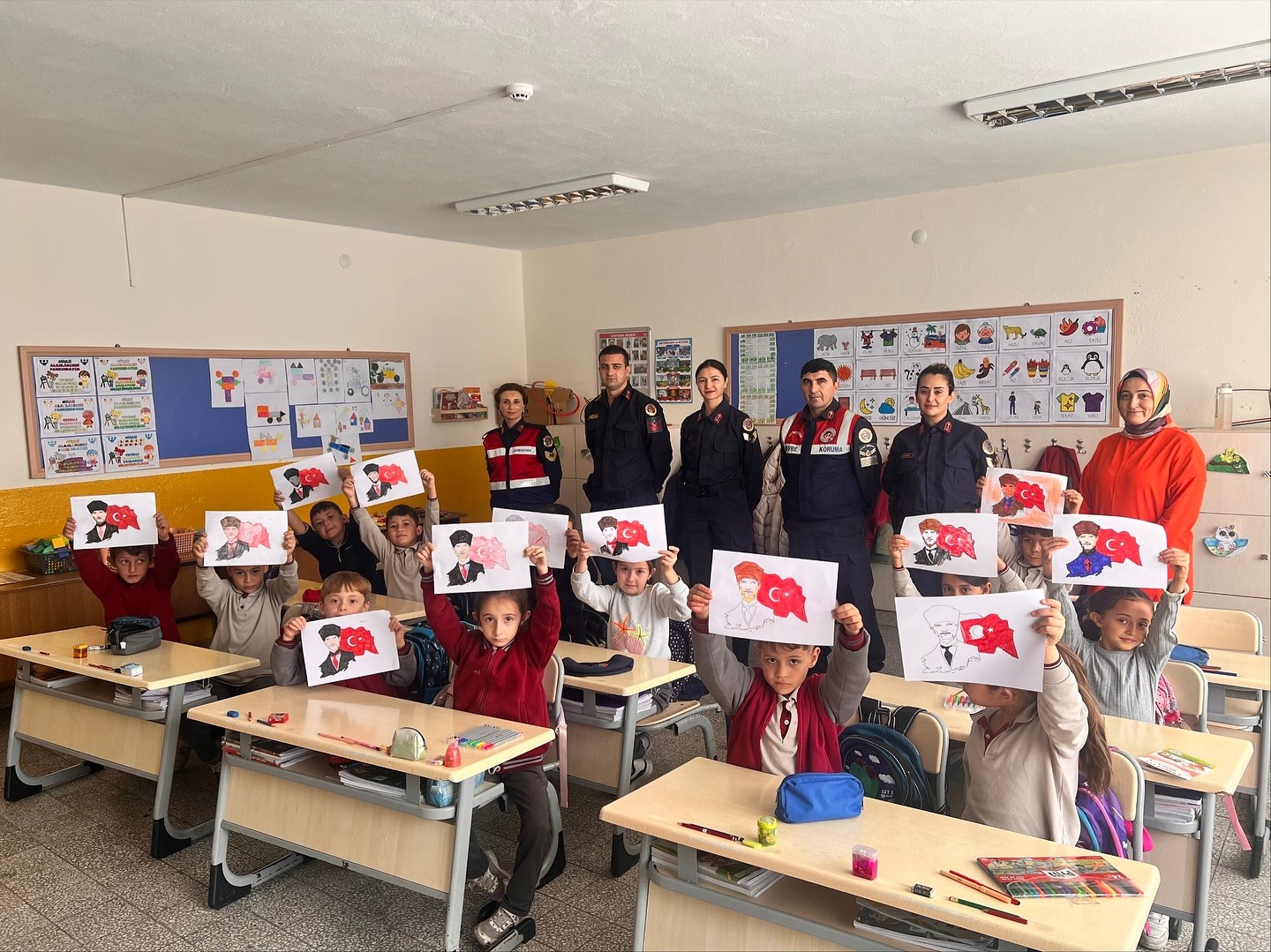 Jandarmadan öğrencilere ‘Güvenli gelecek eğitimi