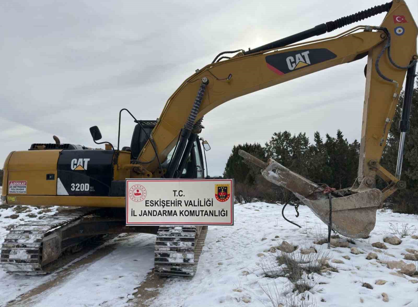 Kaçak kazı yapan 8 şüpheli suçüstü yakalandı