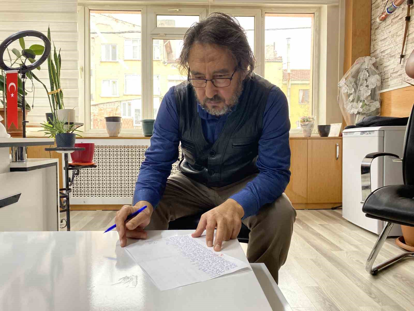 Kaybettiği telefonu için şiir yazdı