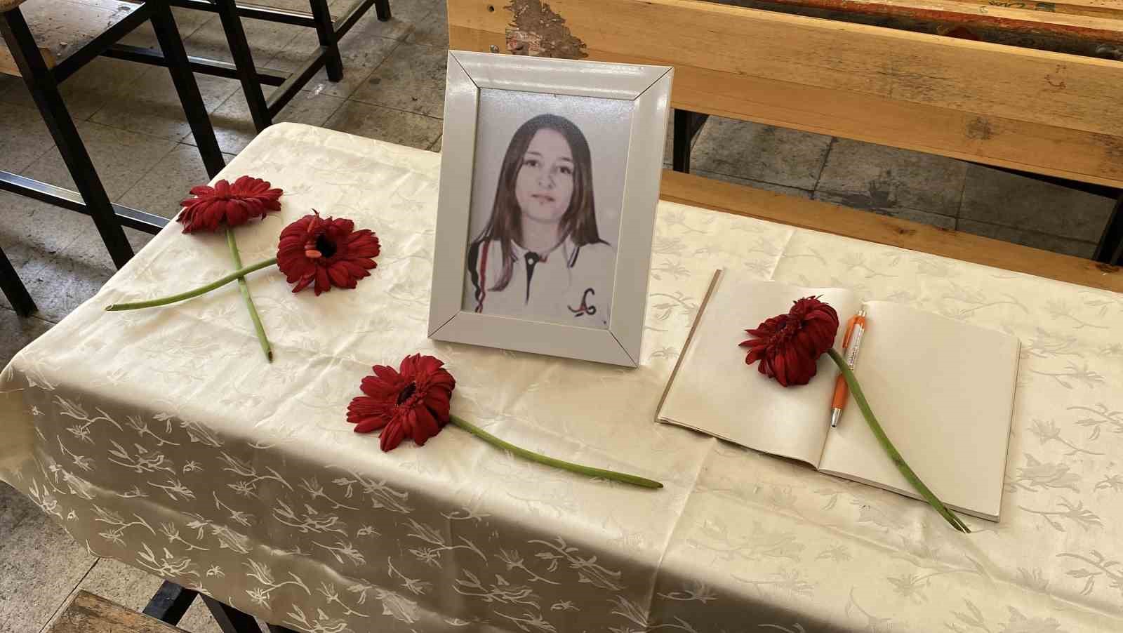 Kazada ölen küçük kız için sınıfında anı köşesi yapıldı