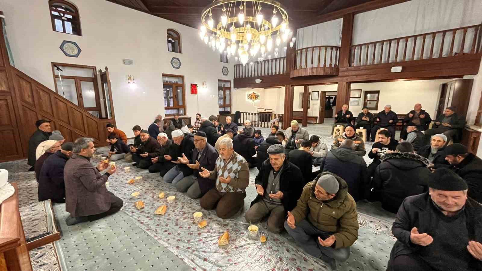 Kırka Mahallesi sakinleri 2026 yılının ilk sabah namazını birlikte kıldı