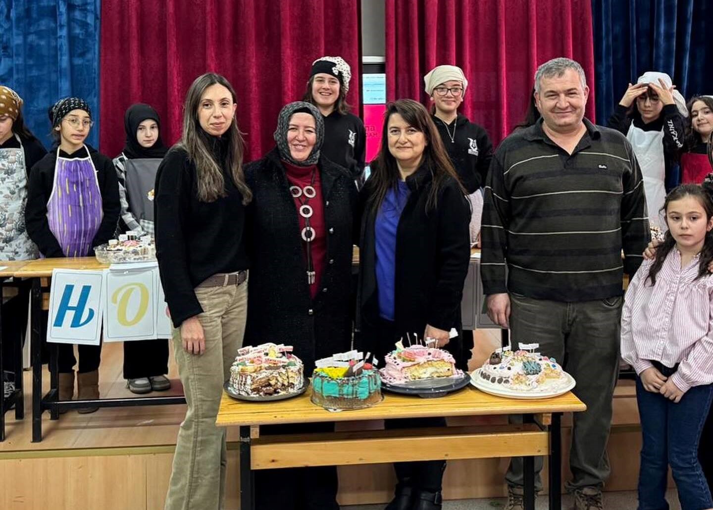 Kütahya Akşemsettin Kız Anadolu İmam Hatip Lisesinde bilim tatlıya dönüştü