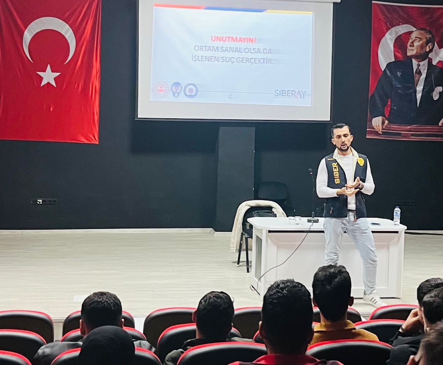Kütahya İl Emniyet Müdürlüğünden öğrencilere siber farkındalık semineri