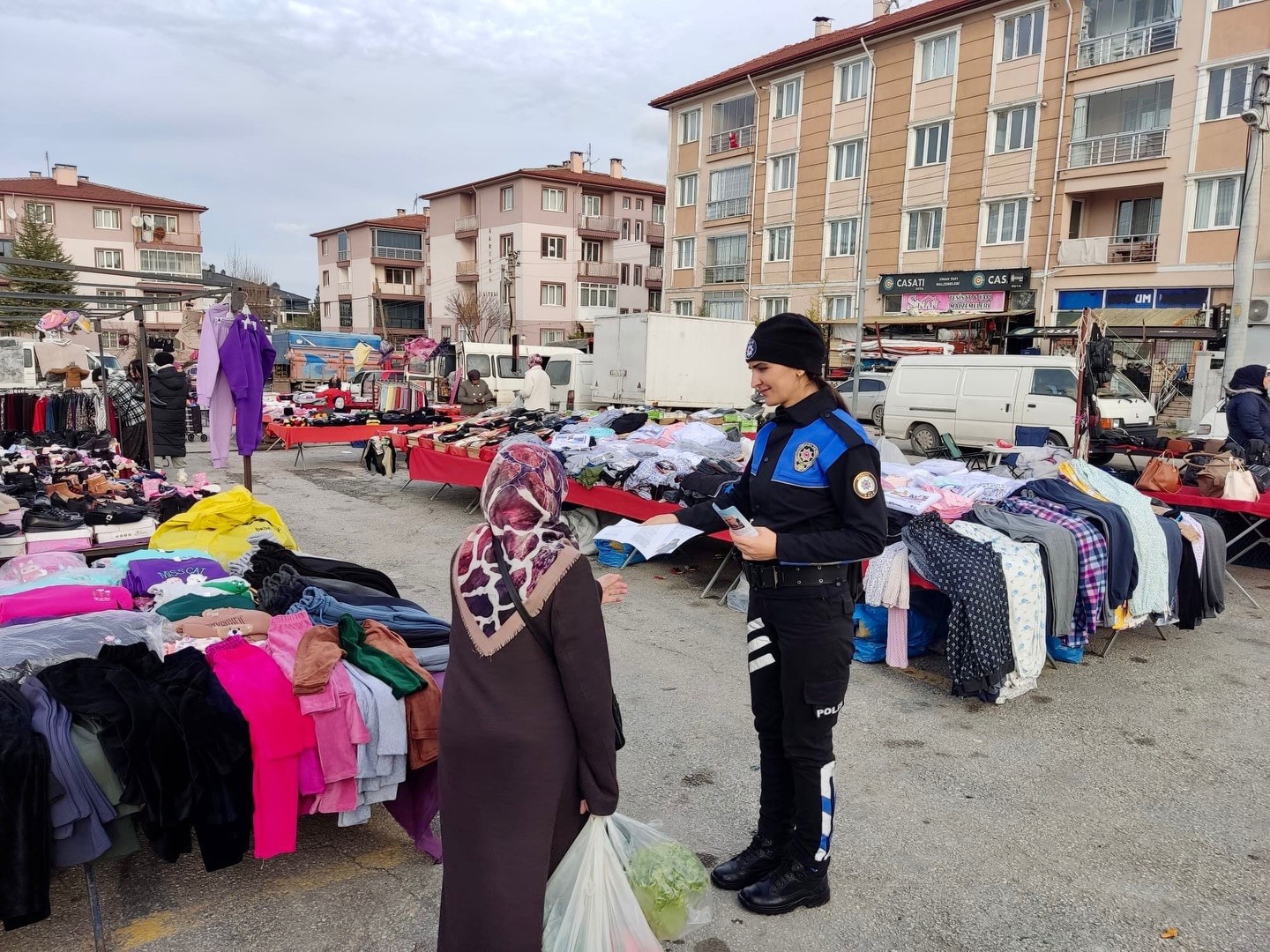 Kütahya İl Emniyet Müdürlüğünden semt pazarlarında bilgilendirme çalışması