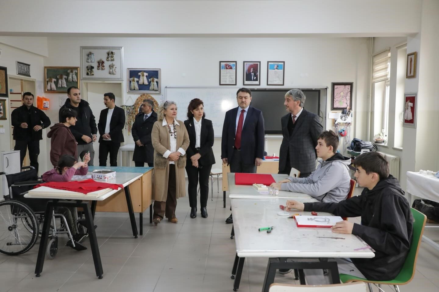 Kütahya Valisi Işın: Özel bireylerin mesleki beceriler kazanması ve üretime katılması büyük önem taşıyor