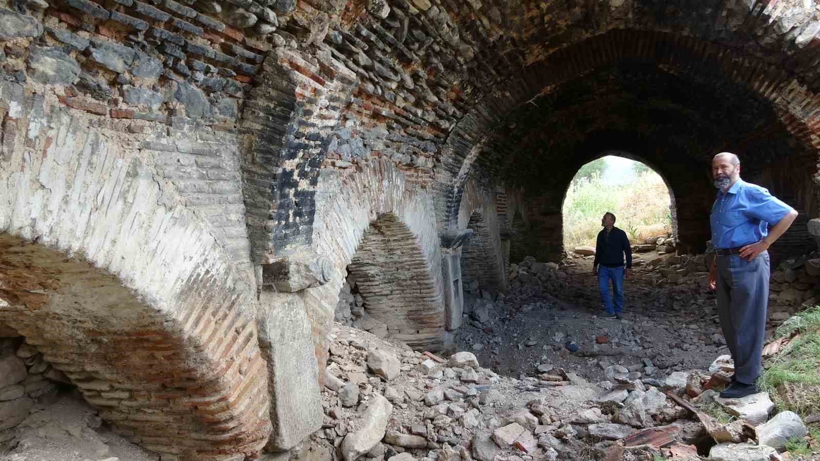Kütahyada 831 yıllık Yenice Han turizme kazandırılmayı bekliyor