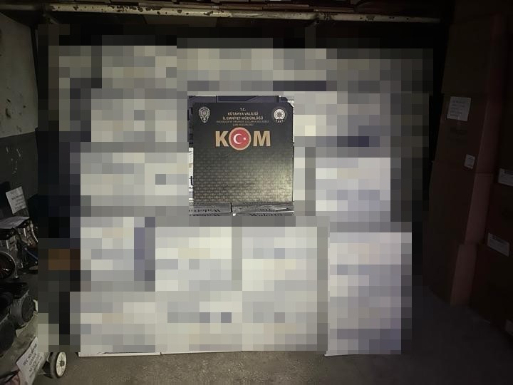 Kütahyada durdurulan araçta 5 milyon makaron ele geçirildi