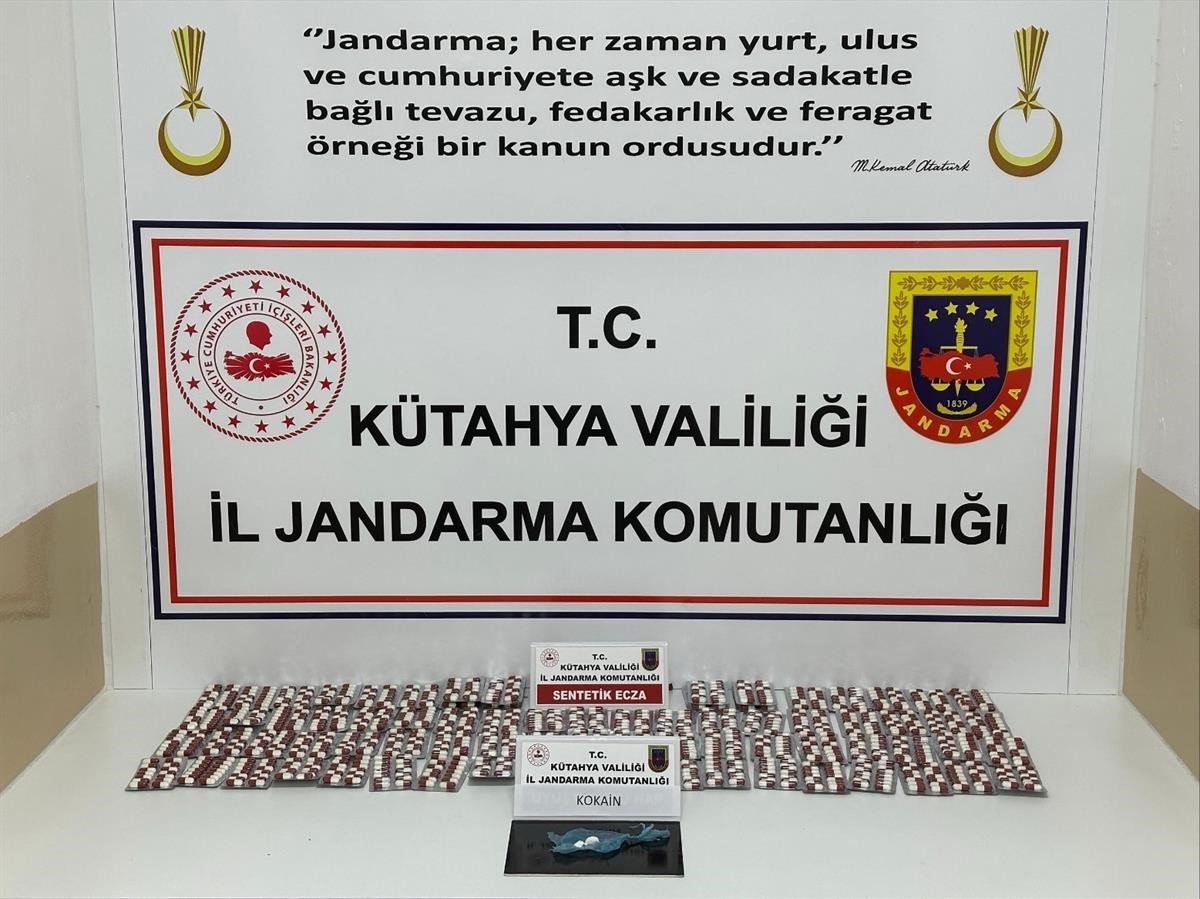 Kütahyada jandarmadan uyuşturucu operasyonu: 2 şüpheli tutuklandı