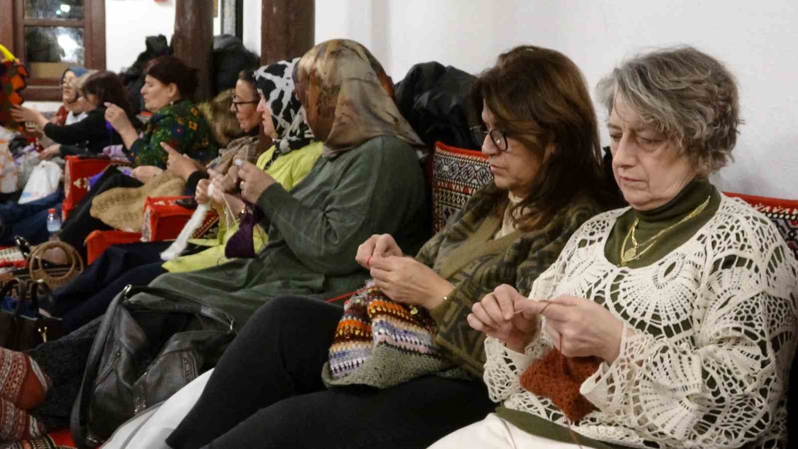 Kütahyada Örgünü al da gel etkinliği kadınları bir araya getirdi