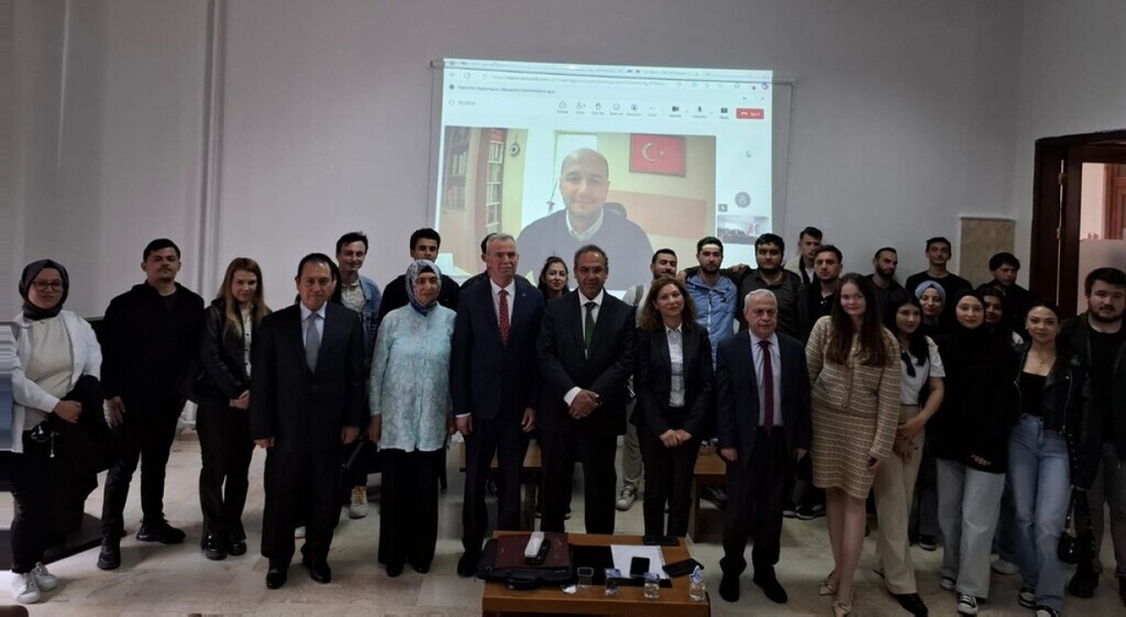 Kütahyada Türkiyenin Siyasi Hayatında Beyaz Devrim konulu panel