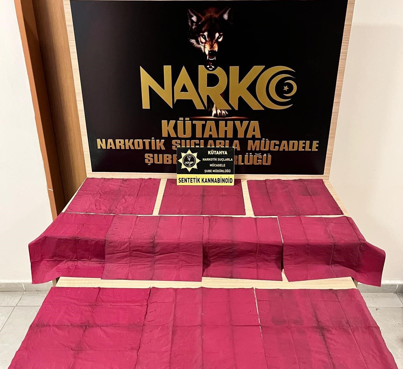 Kütahyada uyuşturucu ticareti yaptıkları iddiasıyla 2 zanlı tutuklandı