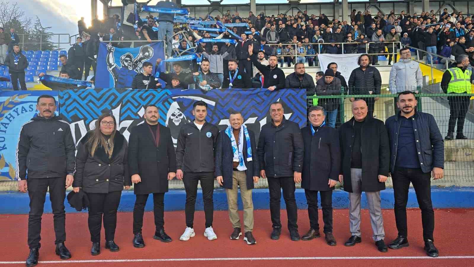 MHP Milletvekili Erbaş'tan Karşıyaka maçı için taraftarlara 2 otobüs