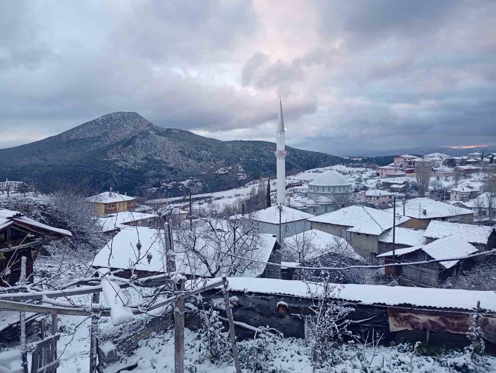 Osmanelinin yüksek kesimlerine mevsimin ilk karı yağdı