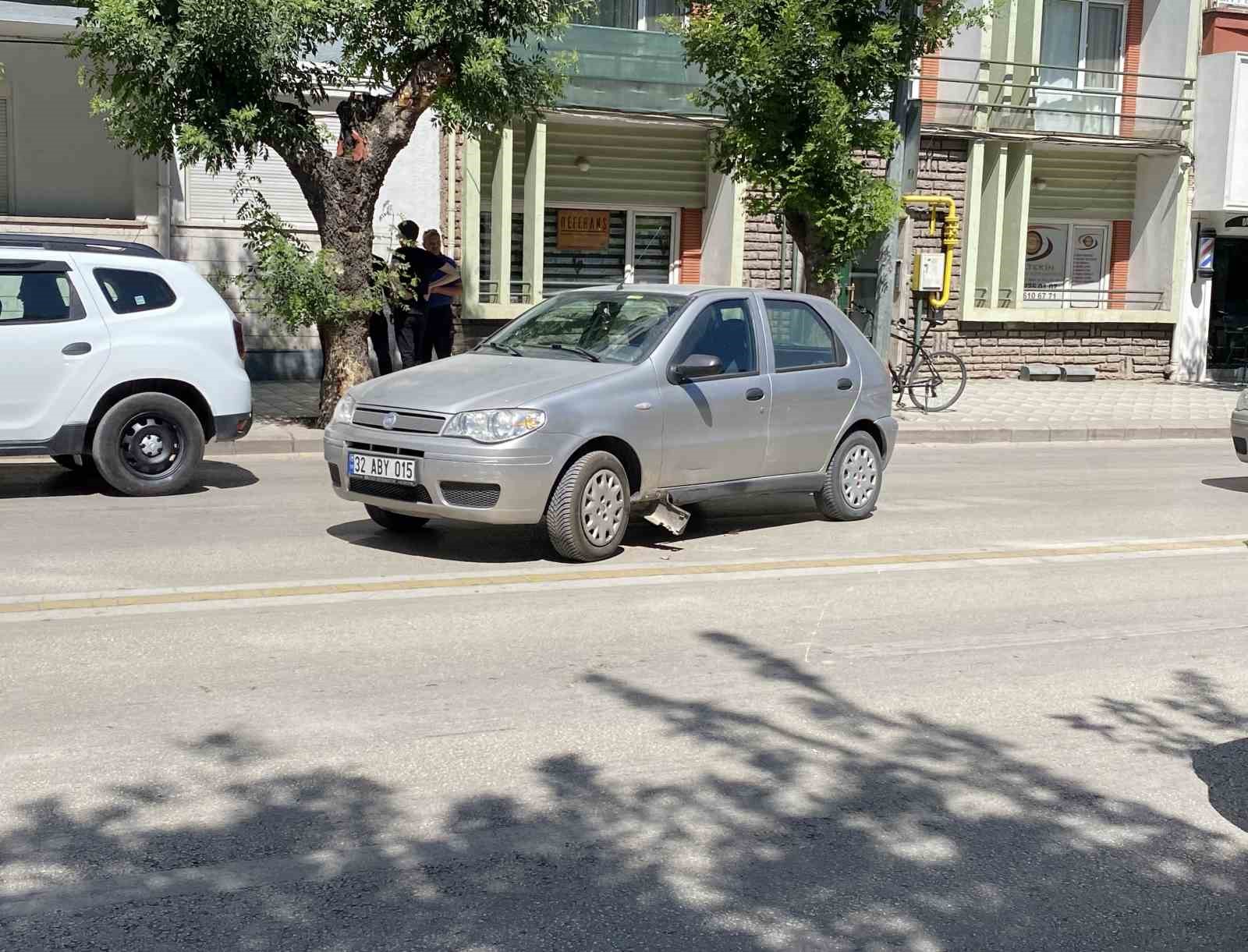 Otomobil ile motosikletli kurye çarpıştı: 1 yaralı