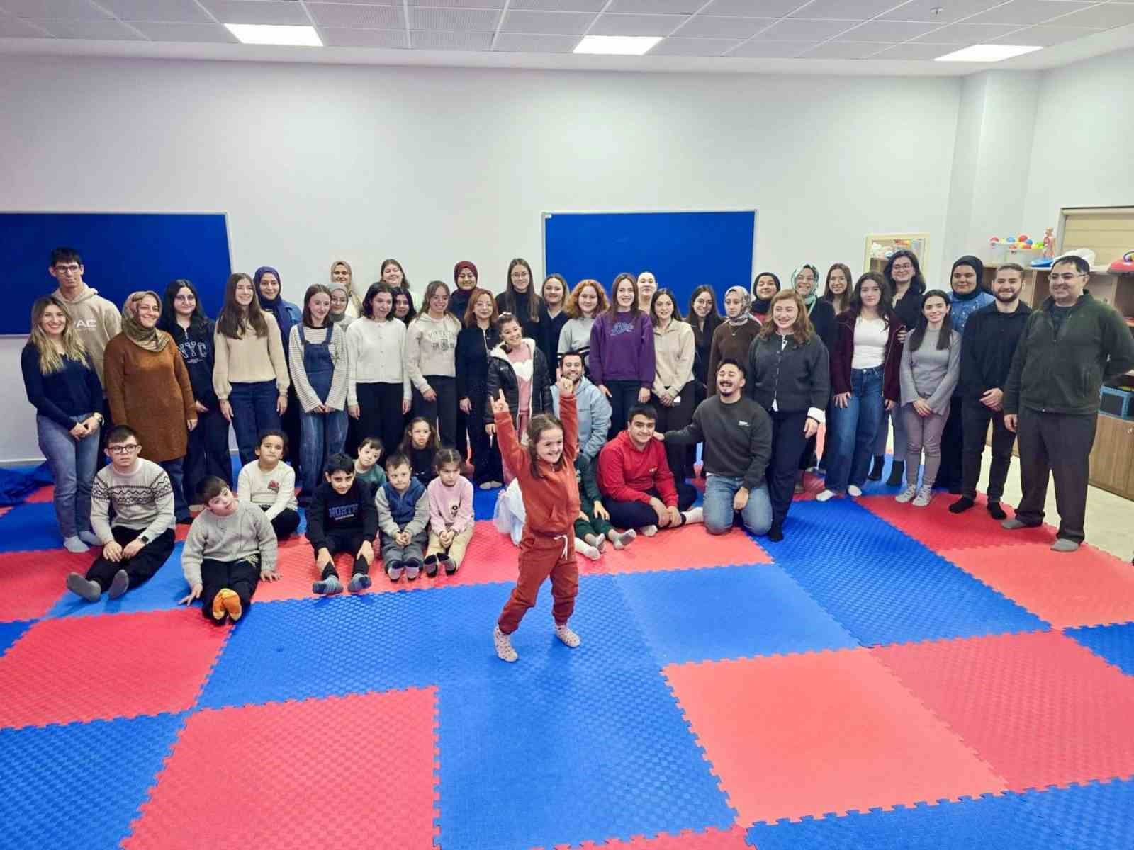 Özel eğitim öğrencileri BŞEÜde oyunla öğrenmenin keyfini yaşadı