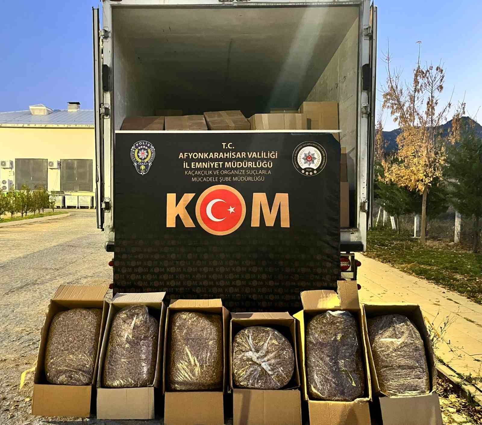 Polis yaklaşık 3 ton kaçak tütün ele geçirdi