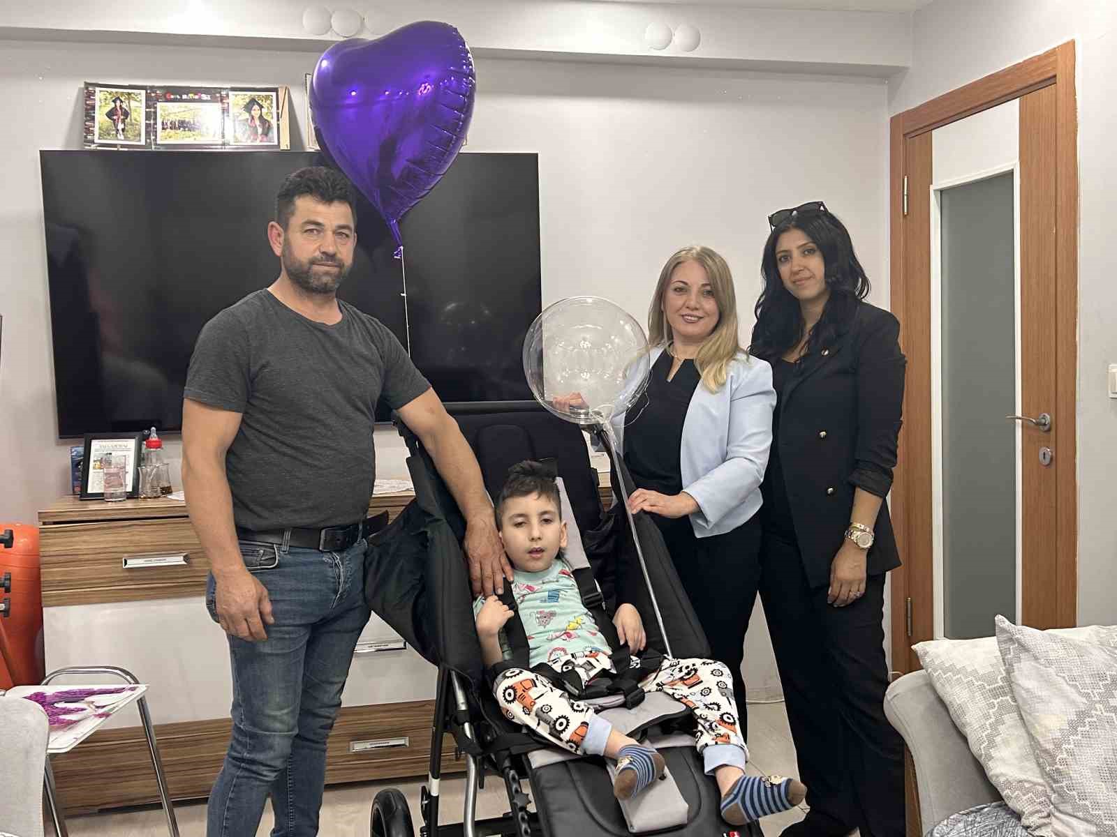 Sivrisinek ısırığıyla yatağa bağımlı hale gelen çocuk, İHAnın haberinden sonra pusetine kavuştu