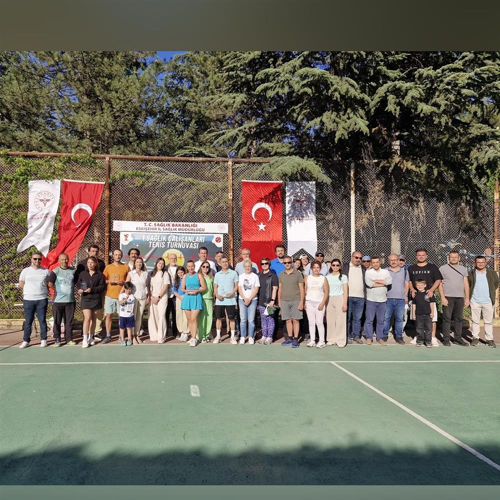 1. Sağlık Çalışanları Tenis Turnuvası kupa töreniyle sona erdi