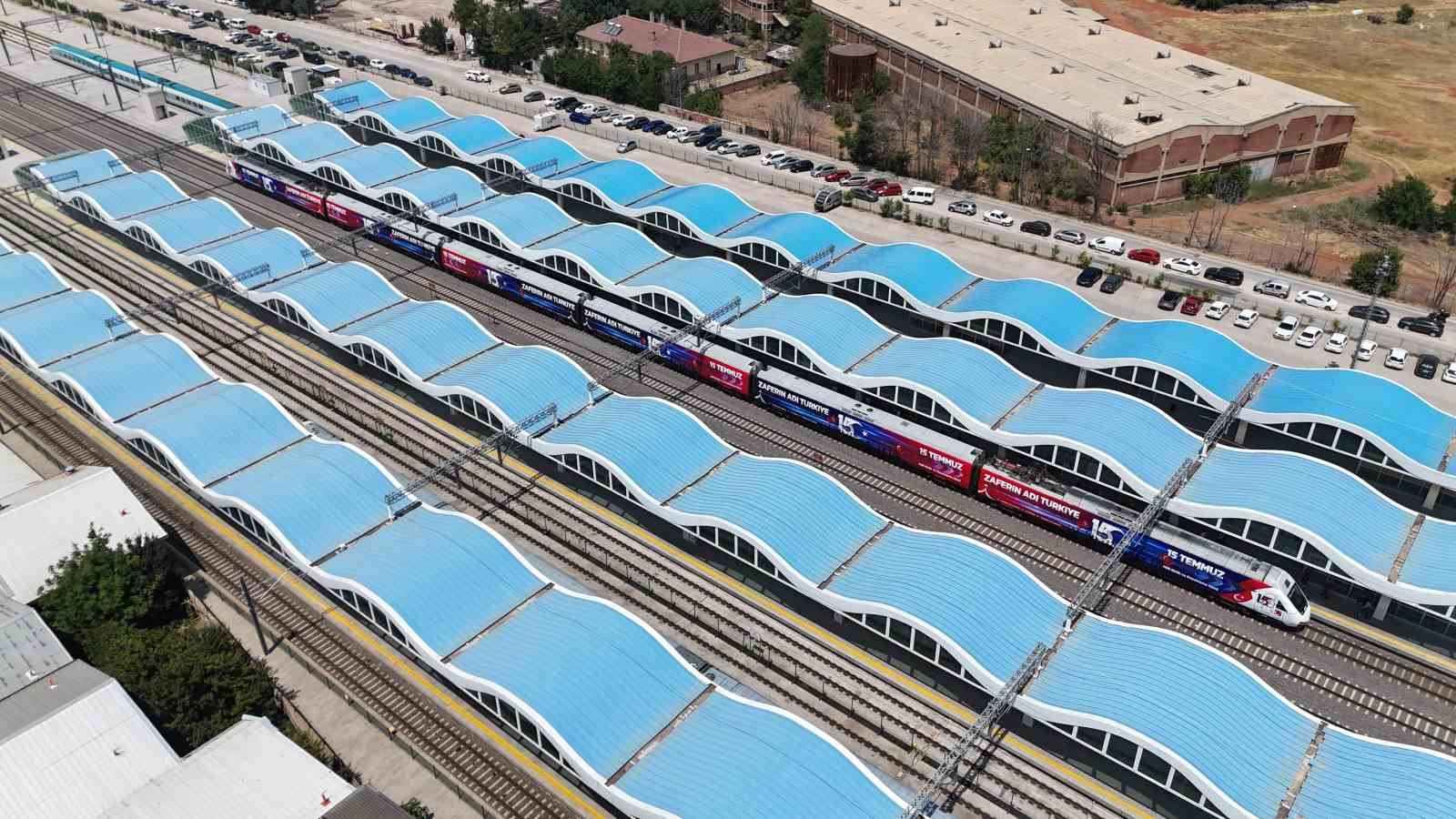 100 bin yolcu taşıyacak olan 15 Temmuz Demokrasi ve Milli Birlik Treni Eskişehirde