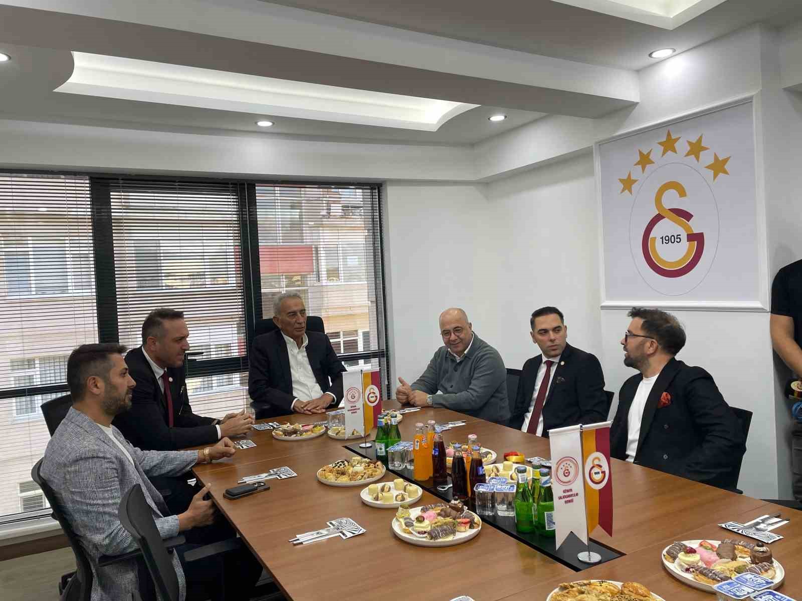 Adnan Polat, 1905 Kütahya Galatasaraylılar Derneğinin açılışına katıldı