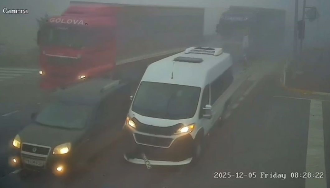 Afyonkarahisarda 20 kişinin yaralandığı kaza anı kamerada