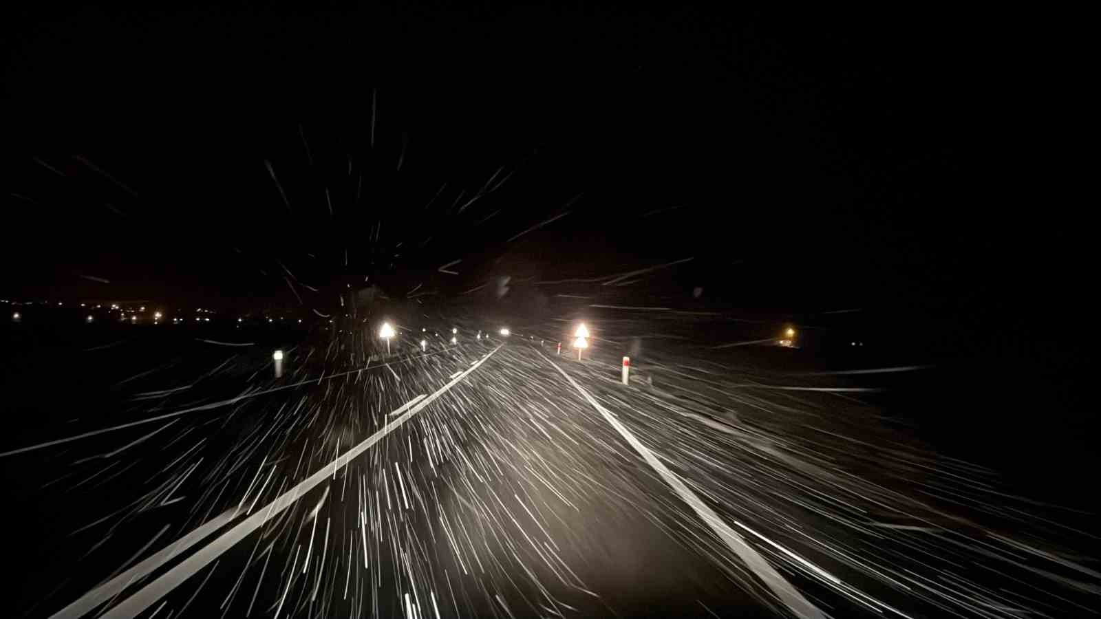 Afyonkarahisarda beklenen kar yağışı başladı