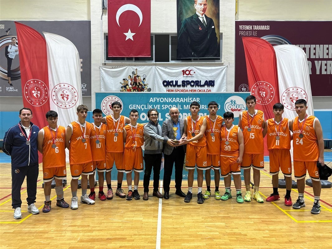 Afyonkarahisar'da genç erkekler basketbol müsabakaları sona erdi