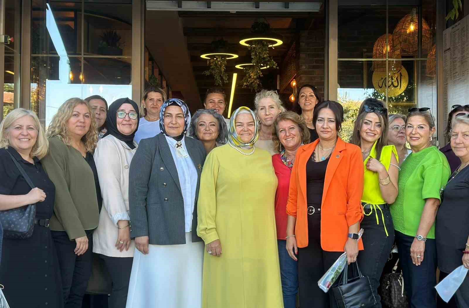 AK Parti Eskişehir İl Kadın Kollarından kadın muhtarlarla buluşma programı