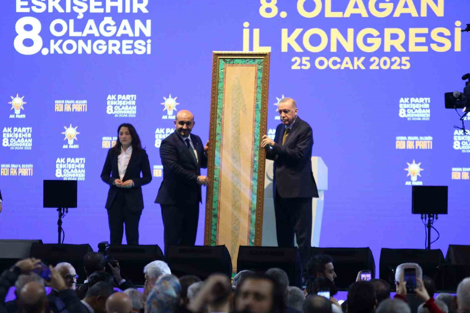 AK Parti Eskişehir'de Albayrak güven tazeledi