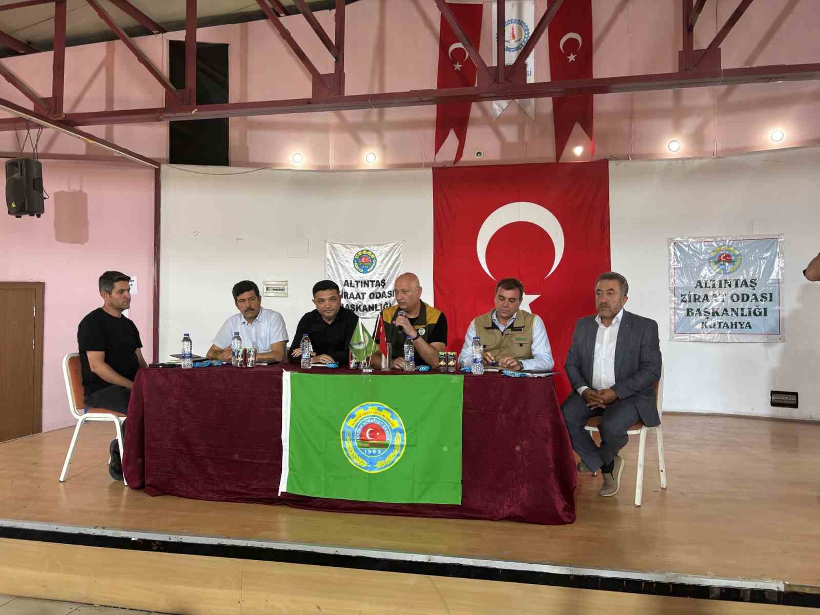 Altıntaşta çiftçilerin karşılaştığı sorunlar ve çözüm önerileri masaya yatırıldı