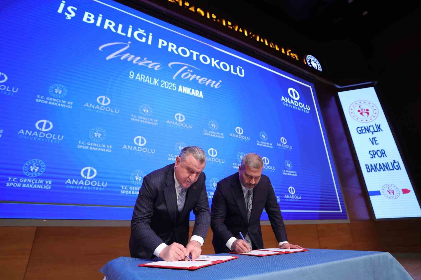 Anadolu Üniversitesi ile Gençlik ve Spor Bakanlığı arasında protokol