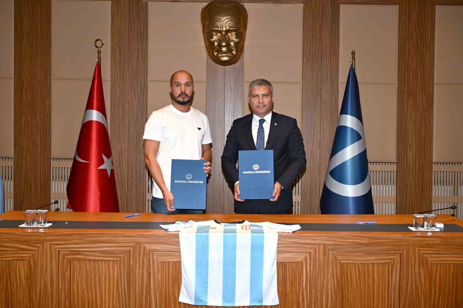 Anadolu Üniversitesi SK Futbol Şubesi Eskişehir Anadolu SF A.Ş.ye devredildi