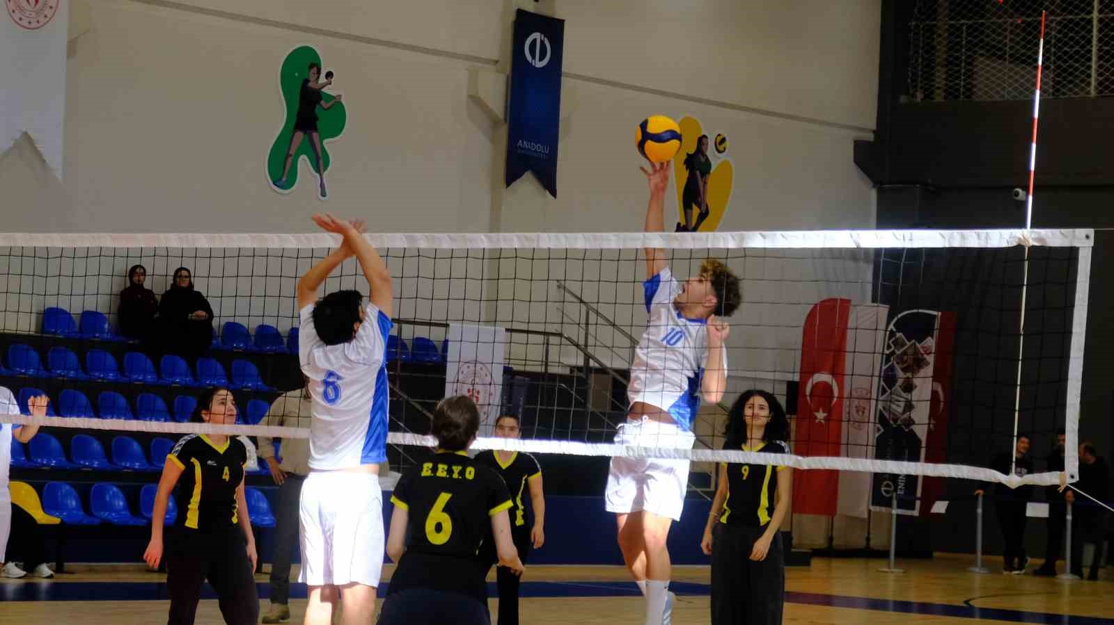 Anadolu Üniversitesinde engelsiz voleybol maçı yapıldı