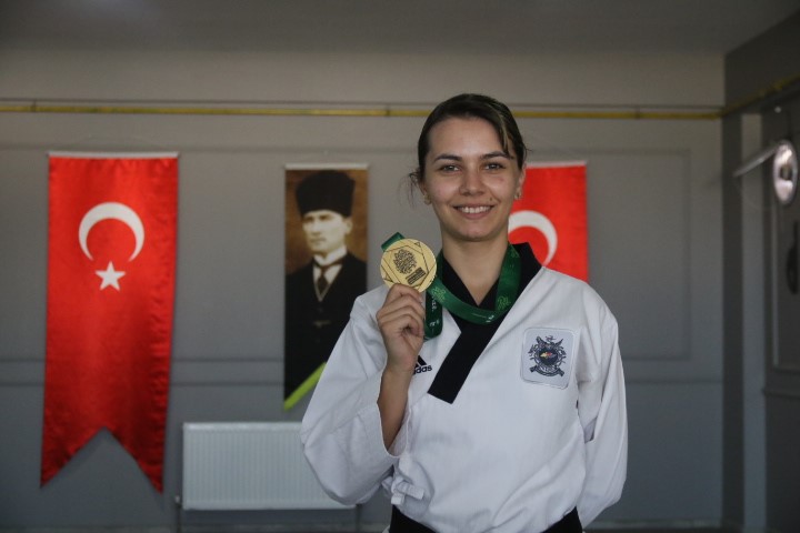 Anadolu Üniversitesinin başarılı sporcusu Gülsena Karakuyulu, Avrupadaki başarısını anlattı