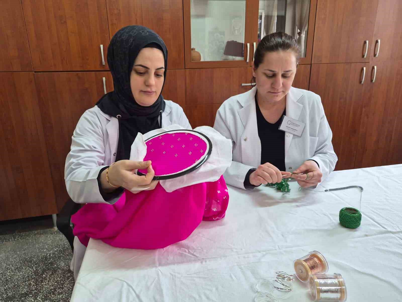 Anadolu'nun gelinbaşları Eskişehirli kadınların elinde yeniden hayat buluyor