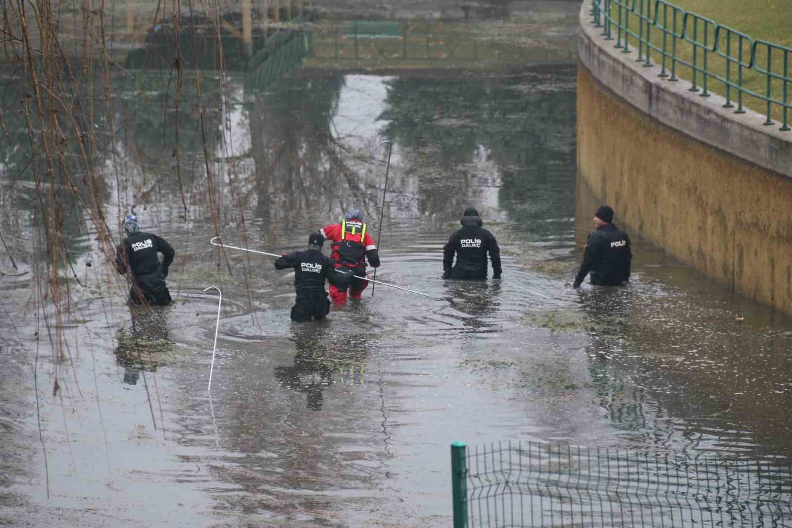 Ankaradan gelen Kurbağa Adamlar da kayıp öğretmenin arama çalışmasına katıldı