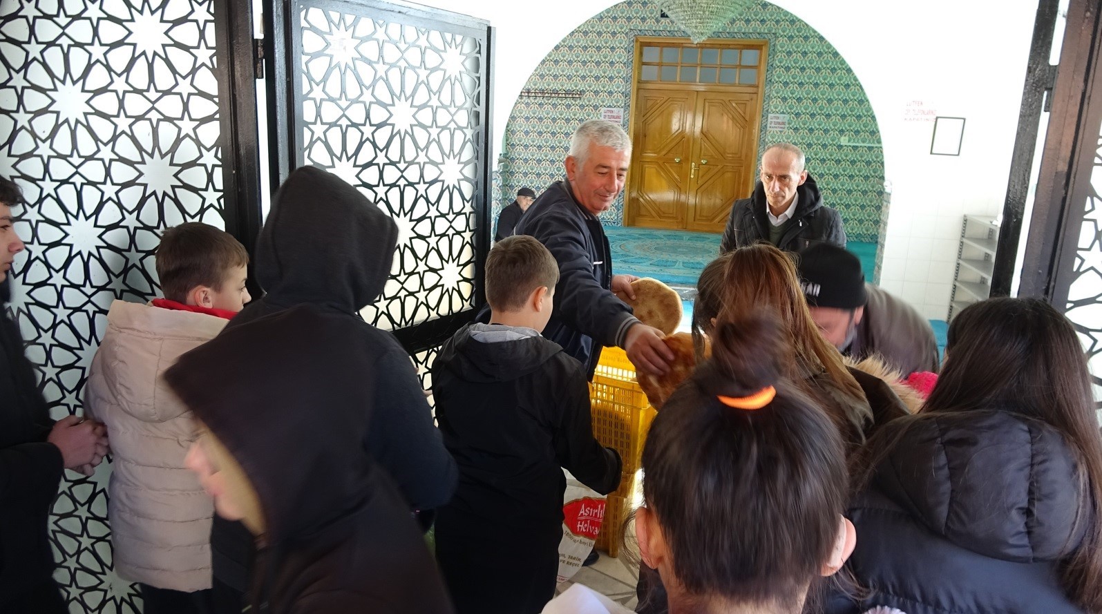 Ramazan adağı geleneğini gelecek nesillere aktarıyorlar